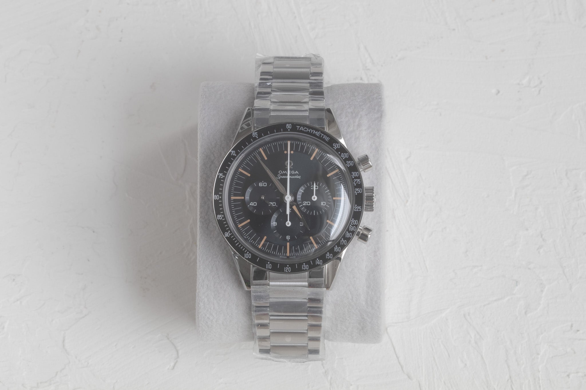 Omega Speedmaster FOIS 310.30.40.50.06.001 blue-grey dial front view