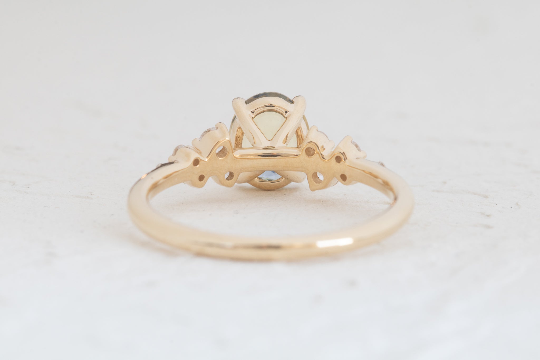 Autumn | Oval Bi-Color Sapphire 