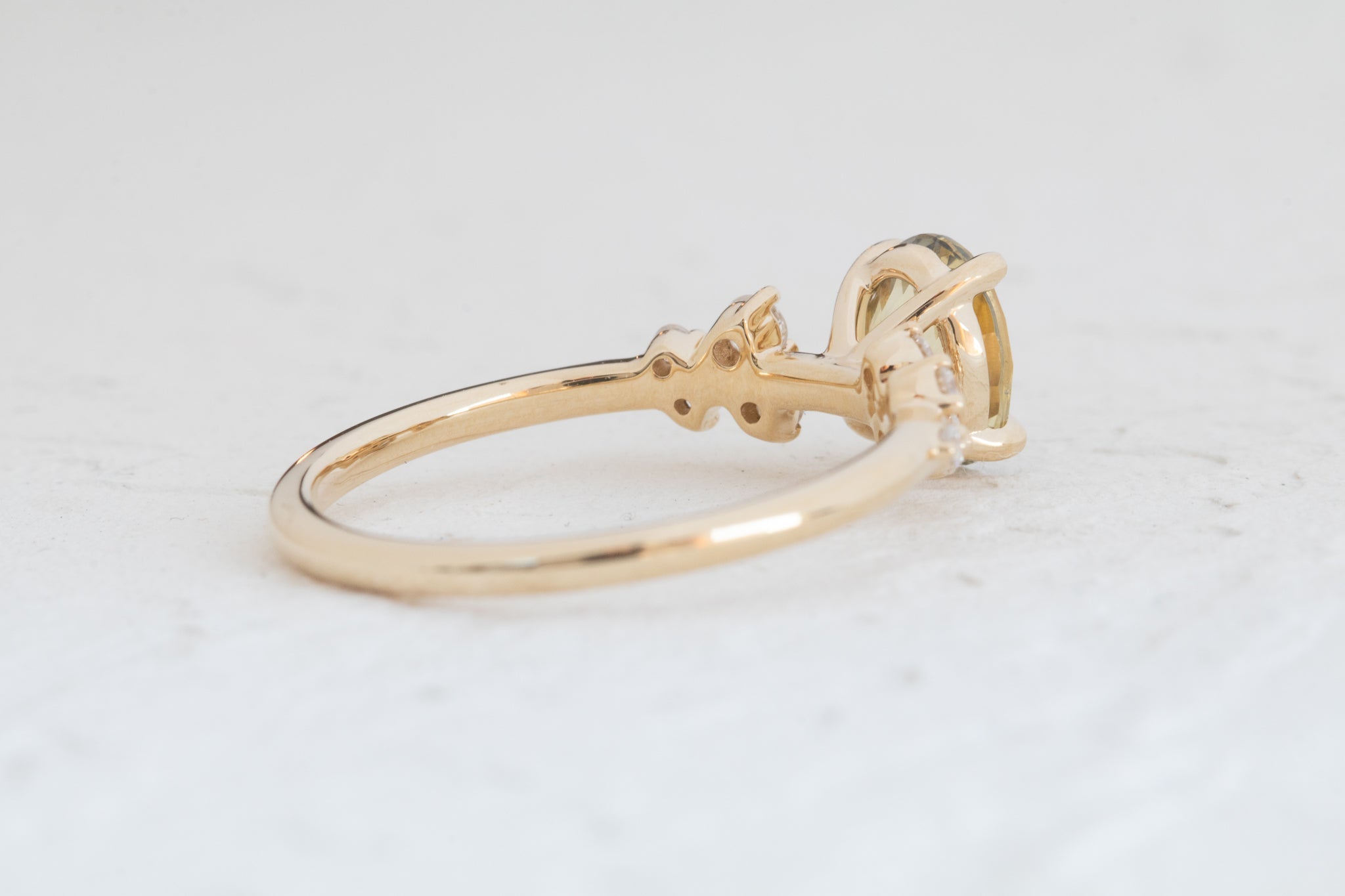 Autumn | Oval Bi-Color Sapphire 