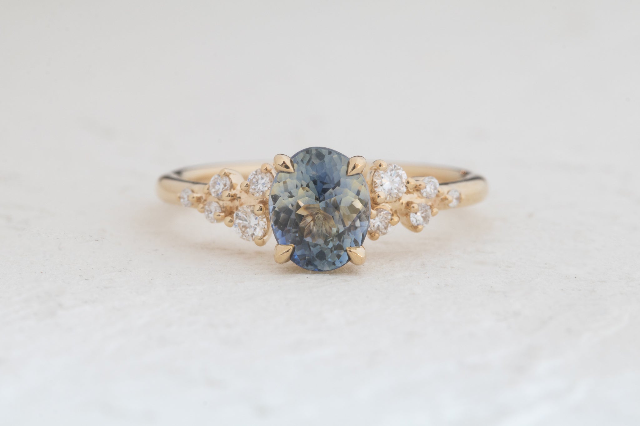 Autumn | Oval Bi-Color Sapphire 