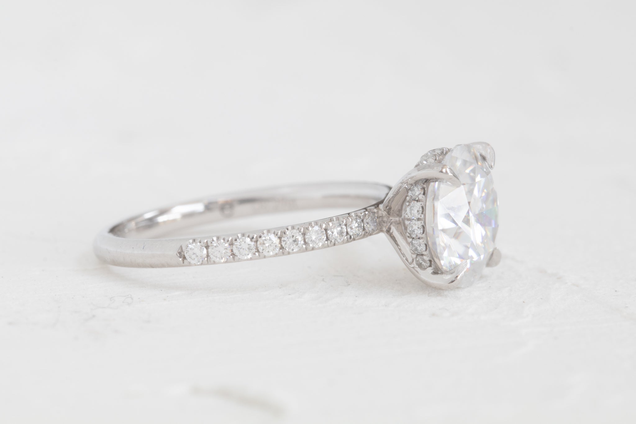 Belle | Round Moissanite 