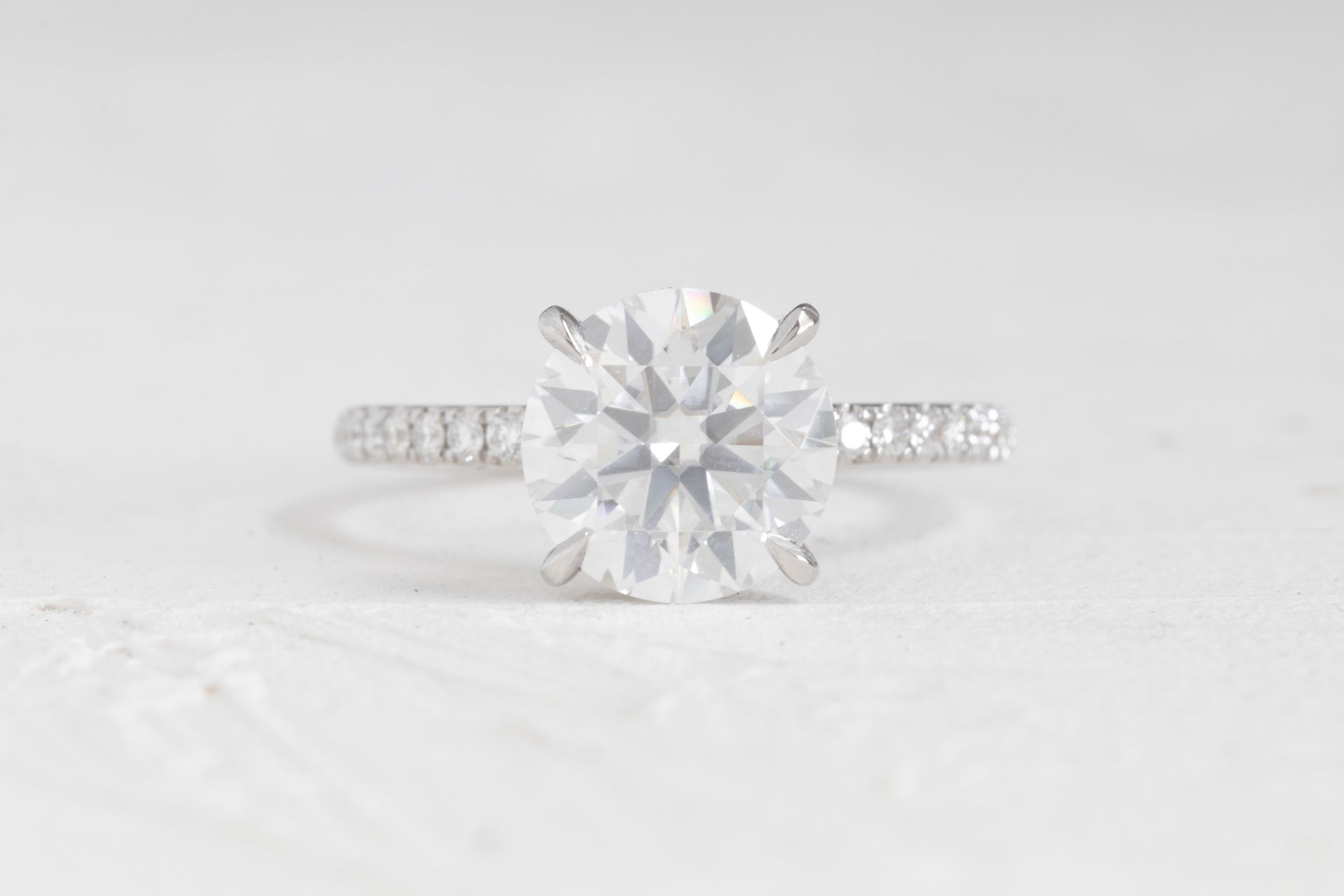 Belle | Round Moissanite