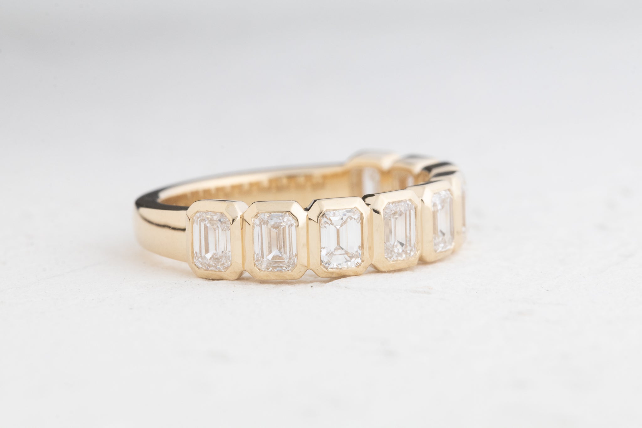 Bezel Emerald Diamond Band 