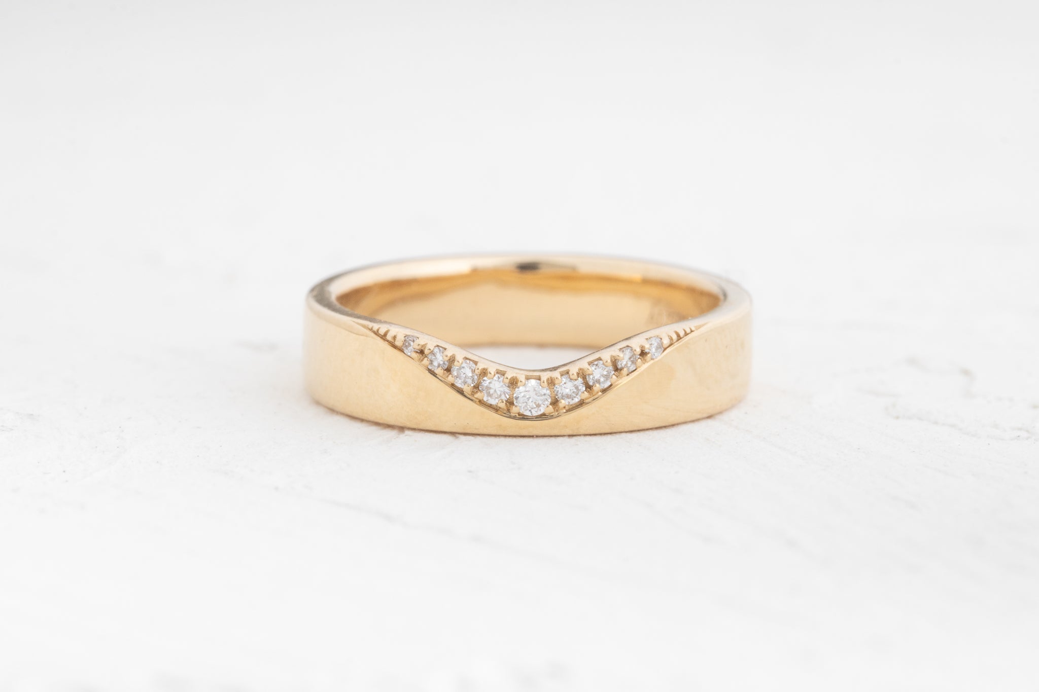 Contour Diamond Flat Band 