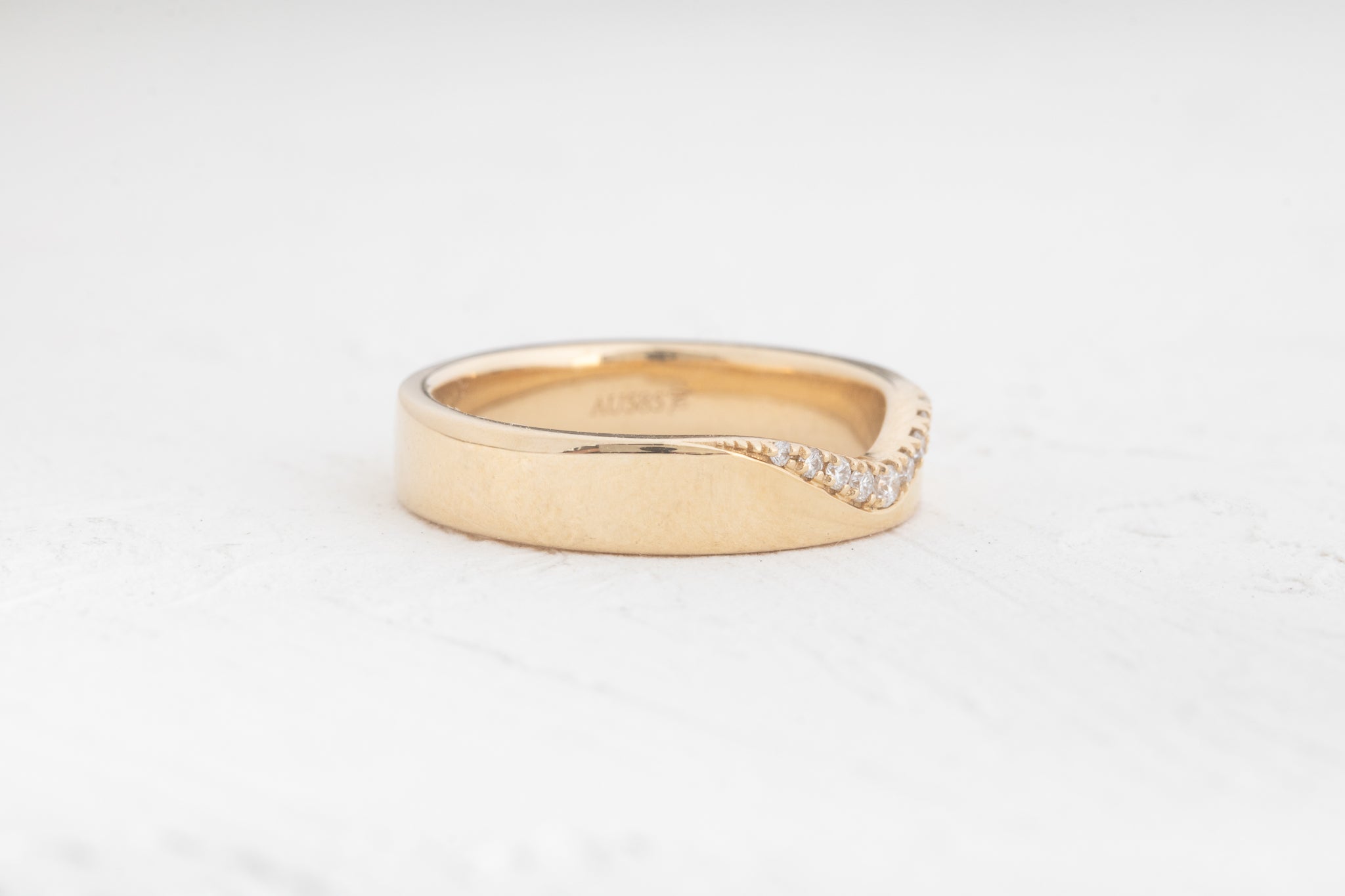 Contour Diamond Flat Band 