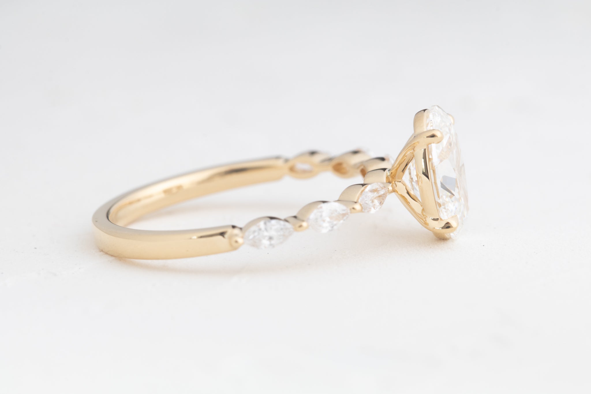 Vera | Oval Lab Diamond 